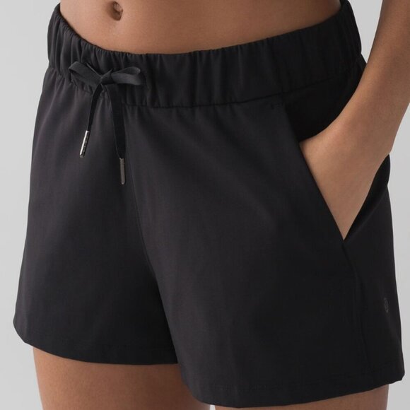 Lululemon On The Fly Short *2.5" Black - Picture 5 of 5